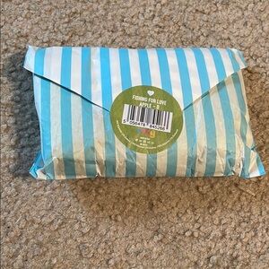 Snag Fishing for Love - Apple - Size D